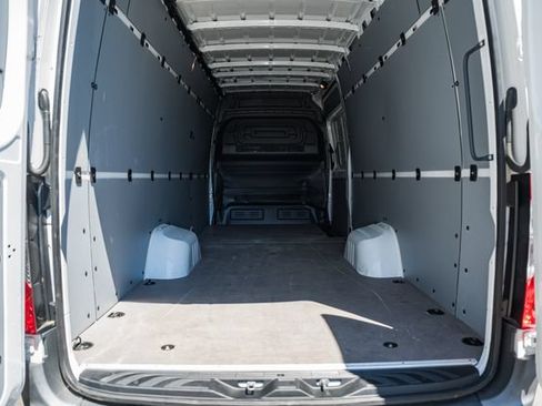 Used 2024 Mercedes-Benz Sprinter 3500 image 12