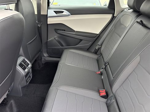 New 2026 Volkswagen Taos SE image 26