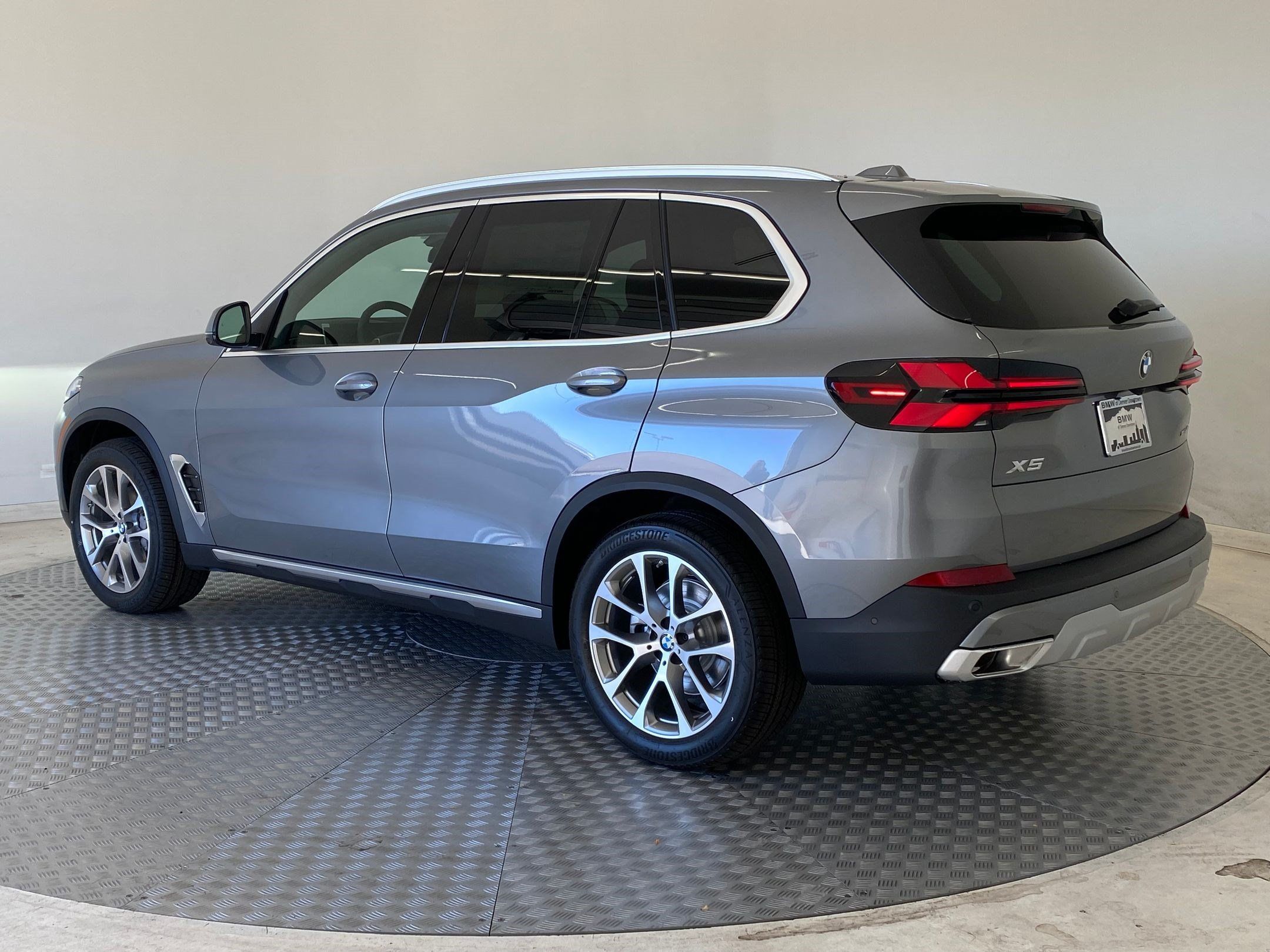 Used 2026 BMW X5 xDrive40i w/ Premium Package AWD/4WD image 3