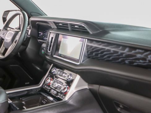 Used 2023 GMC Yukon Denali AWD/4WD image 30