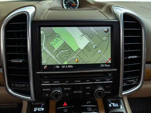 Used 2014 Porsche Cayenne S image 27