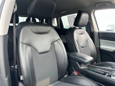 Used 2022 Jeep Compass Latitude w/ Convenience Group AWD/4WD image 25