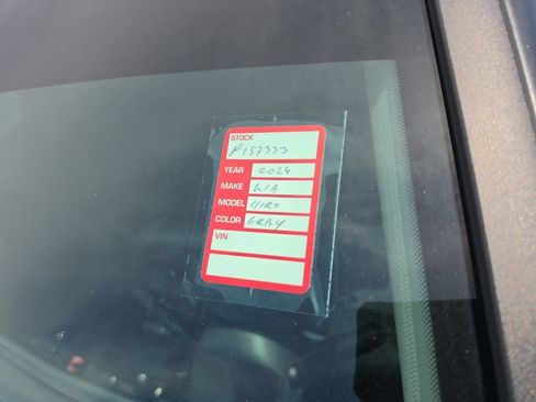 Used 2024 Kia Niro EX FWD image 7