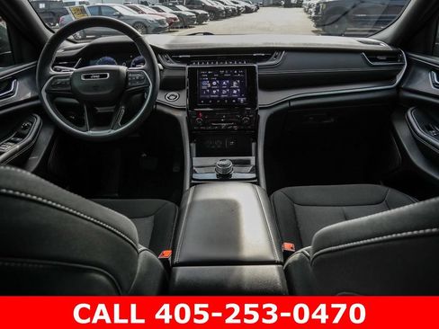 Used 2025 Jeep Grand Cherokee Laredo w/ Luxury Tech Group I AWD/4WD image 21