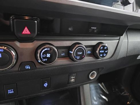 Used 2016 Toyota Tacoma TRD Sport w/ Towing Package AWD/4WD image 23