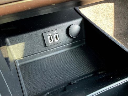 Used 2020 Ford Fusion Energi Titanium image 33