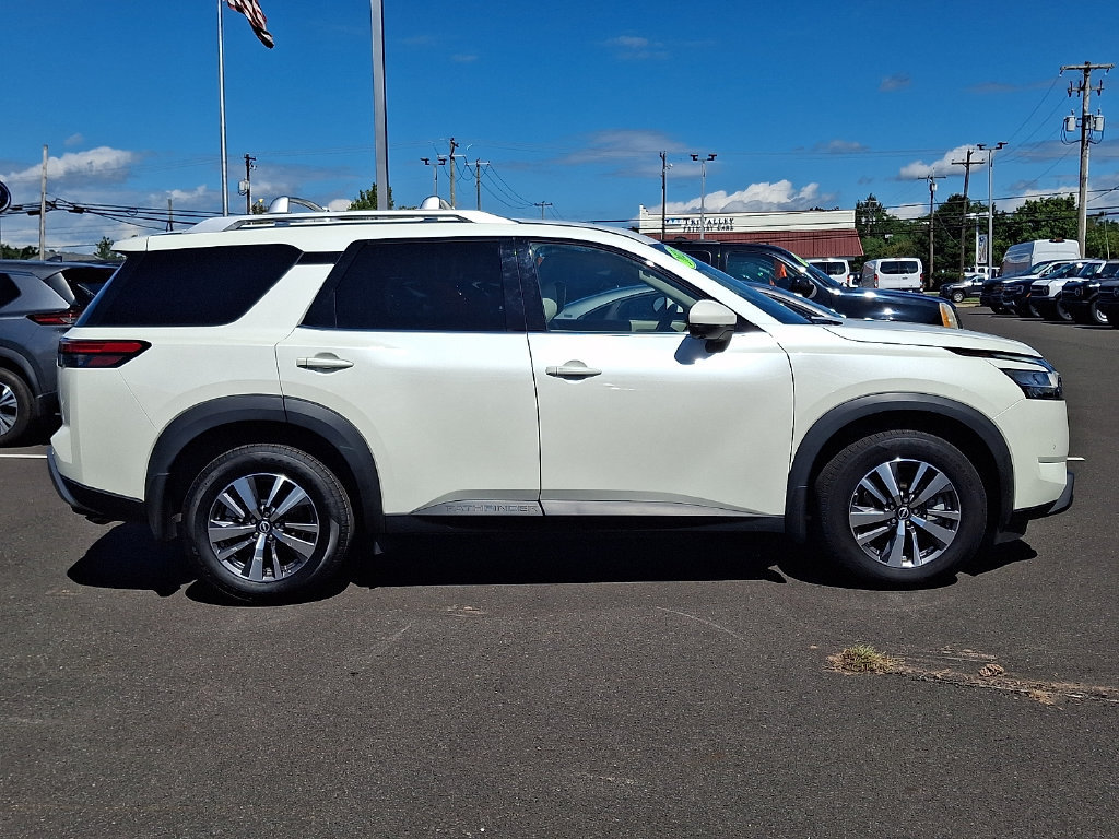 Used 2023 Nissan Pathfinder SL AWD/4WD image 10