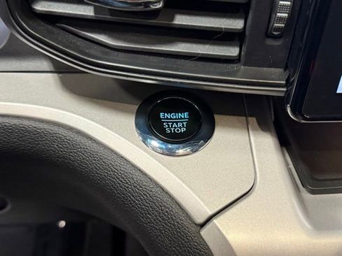 Used 2023 Ford Explorer XLT image 17