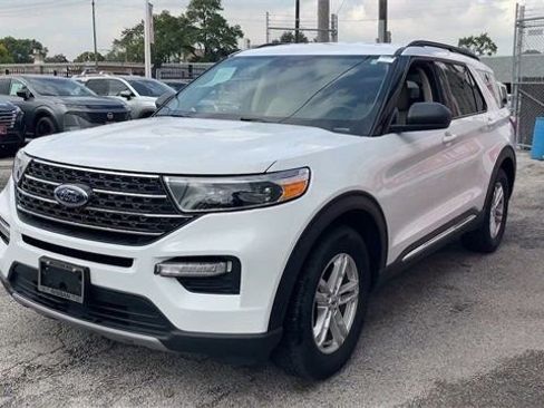 Used 2024 Ford Explorer XLT w/ Equipment Group 202A image 6