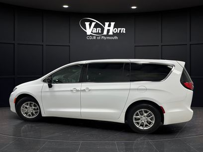 Used 2026 Chrysler Pacifica Select