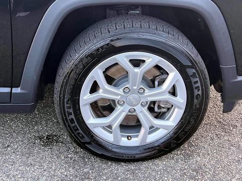 Certified 2024 Jeep Compass Latitude image 10