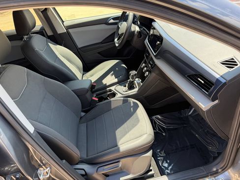 Certified 2023 Volkswagen Taos SE FWD image 21