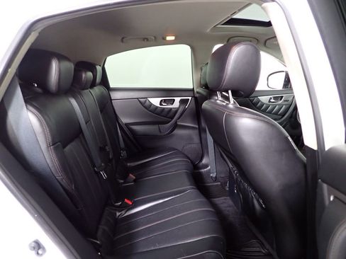 Used 2017 INFINITI QX70 AWD w/ Premium Package image 34