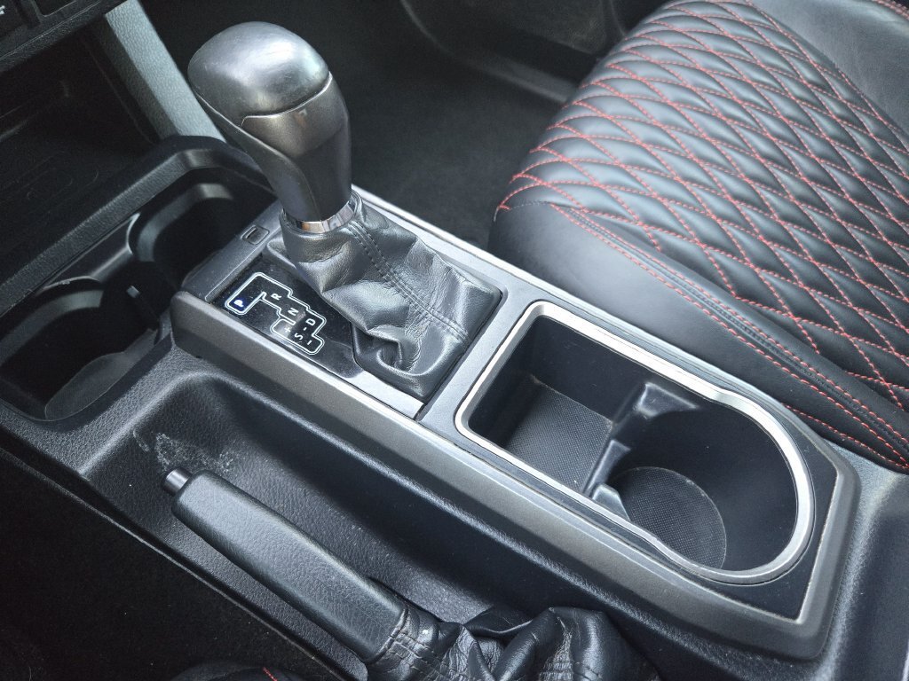 Used 2022 Toyota Tacoma TRD Off-Road AWD/4WD image 23