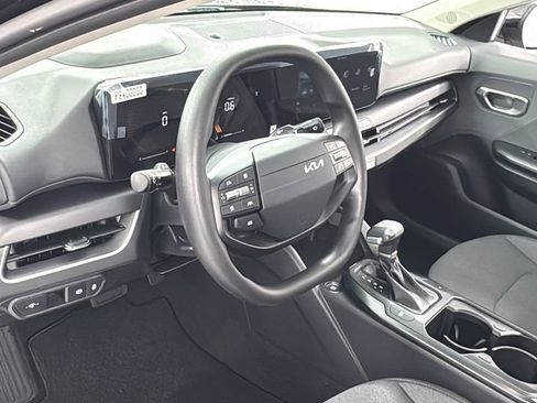 New 2025 Kia K4 LXS image 32