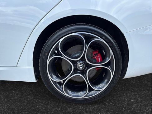 Used 2022 Alfa Romeo Giulia Ti w/ Active Assist Plus Package RWD image 15
