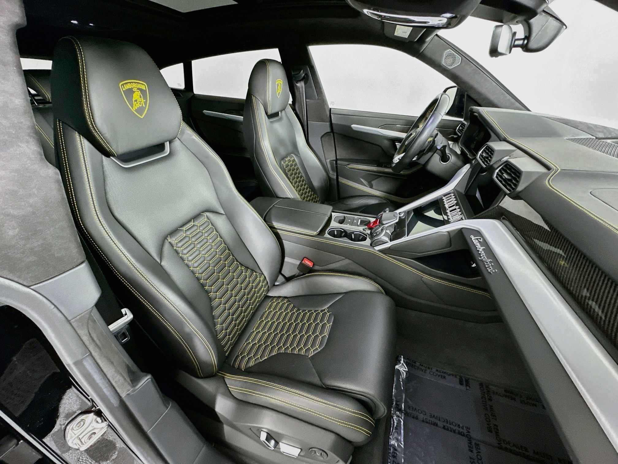 Used 2019 Lamborghini Urus AWD/4WD image 28