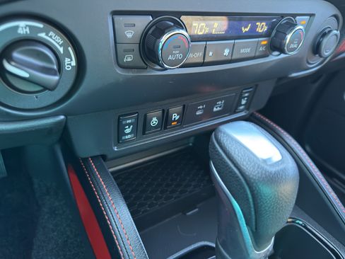 Used 2023 Nissan Frontier PRO-4X w/ Pro Convenience Package AWD/4WD image 39