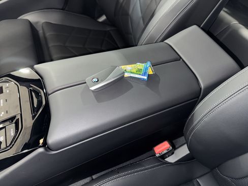 Used 2025 BMW 530i w/ M Sport Package image 29