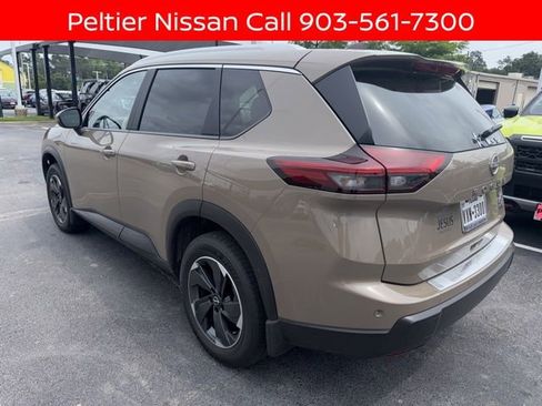 Certified 2024 Nissan Rogue SV w/ SV Premium Package FWD image 5