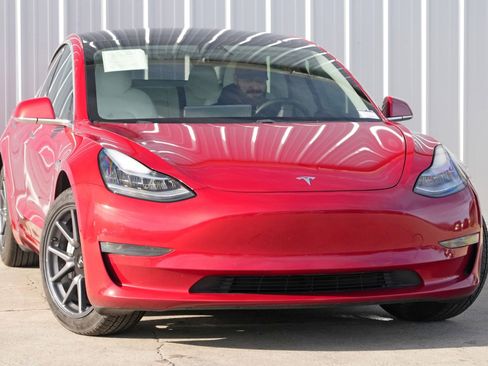Used 2020 Tesla Model 3 Standard Range Plus image 2