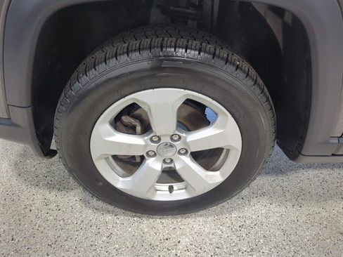 Used 2020 Jeep Compass Latitude w/ Cold Weather Group image 9