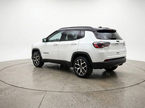 Used 2025 Jeep Compass Limited image 6
