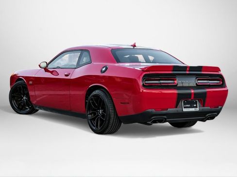 Used 2015 Dodge Challenger SRT w/ Technology Group image 8