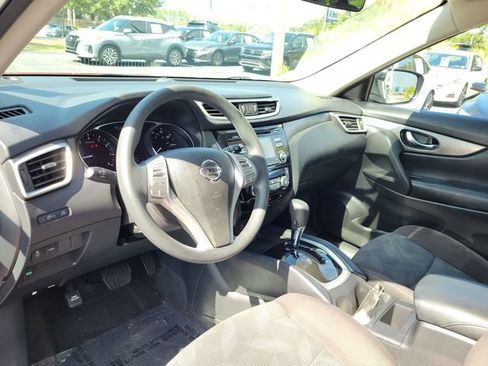 Used 2016 Nissan Rogue SV FWD image 17