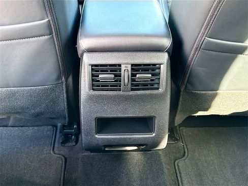 Used 2024 Mitsubishi Outlander SE image 27