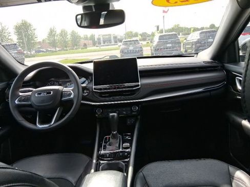 Used 2025 Jeep Compass Limited AWD/4WD image 13