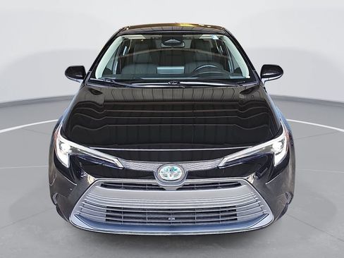 Used 2025 Toyota Corolla LE FWD image 2