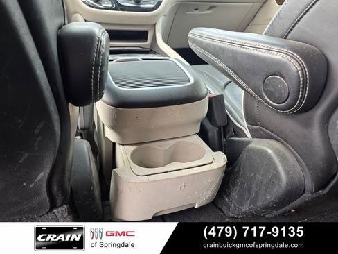 Used 2022 Chrysler Pacifica Limited FWD image 27