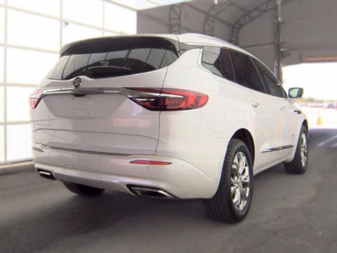 Used 2021 Buick Enclave Avenir w/ Avenir Technology Package FWD image 4