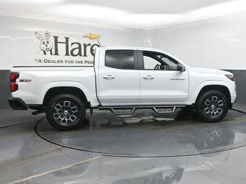 Used 2025 Chevrolet Colorado Z71 w/ Technology Package AWD/4WD image 36