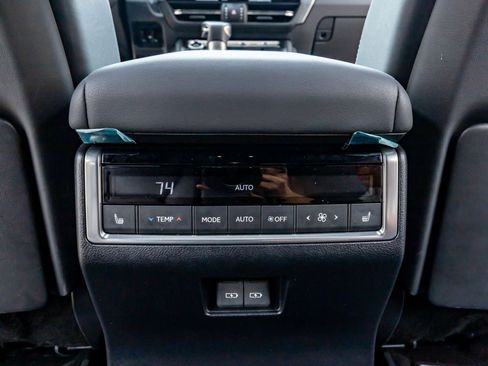 Used 2024 Lexus GX 550 w/ Accessory Package (Z1) AWD/4WD image 34