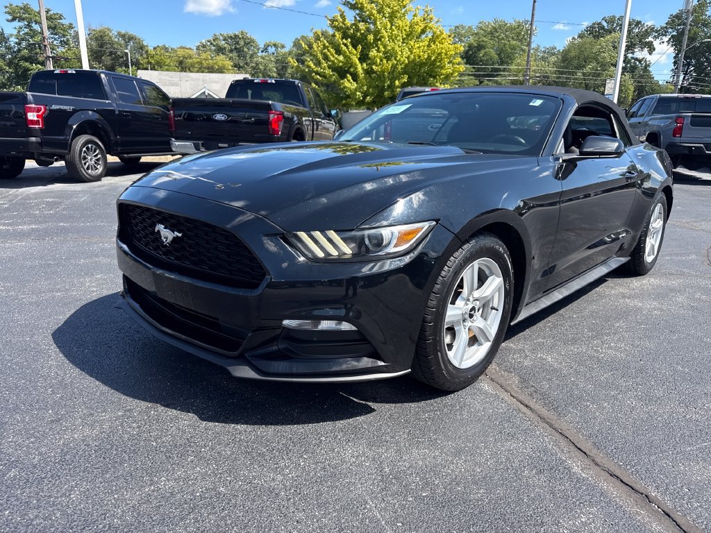 Used 2016 Ford Mustang Convertible RWD image 2