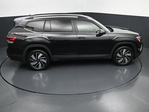 Used 2025 Volkswagen Atlas SE AWD/4WD image 33
