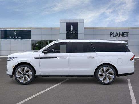 New 2026 Lincoln Navigator L Black Label AWD/4WD image 3