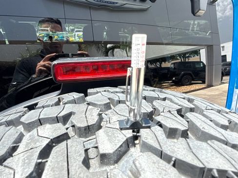 Used 2024 Jeep Wrangler Unlimited Rubicon AWD/4WD image 25