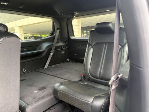 Used 2024 Jeep Wagoneer Series II w/ Flexible Seating Group RWD image 11