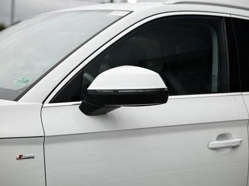 Certified 2024 Audi Q5 2.0T Premium w/ Convenience Package image 11