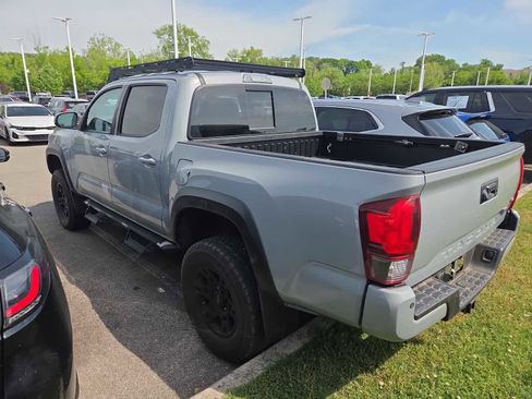Used 2019 Toyota Tacoma TRD Off-Road AWD/4WD image 7