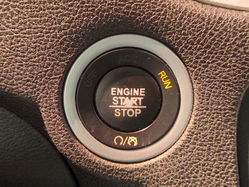 Used 2019 Dodge Charger SXT w/ Leather Interior Group image 29