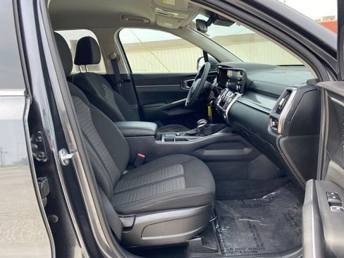 Used 2023 Kia Sorento LX FWD image 13