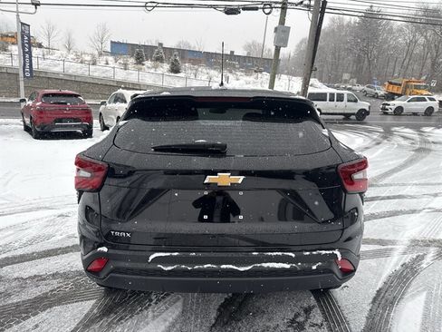 Used 2025 Chevrolet Trax LS w/ LS Convenience Package image 5