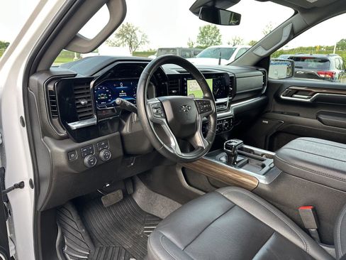 Used 2024 Chevrolet Silverado 1500 RST w/ Convenience Package II AWD/4WD image 18