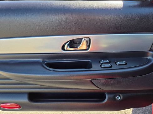 Used 2005 Ford Thunderbird RWD image 17
