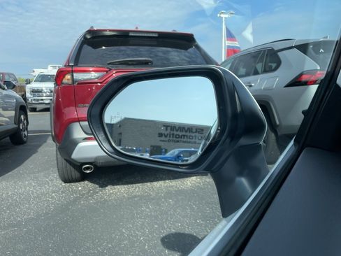 Used 2025 Toyota Camry SE image 36