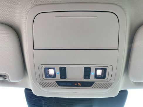 Used 2022 Ford Explorer XLT image 23